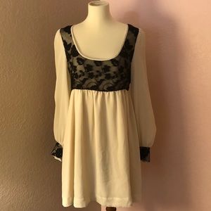 Vintage Miss Selfridge (UK) off white black babydoll dress with lace yoke - US 8